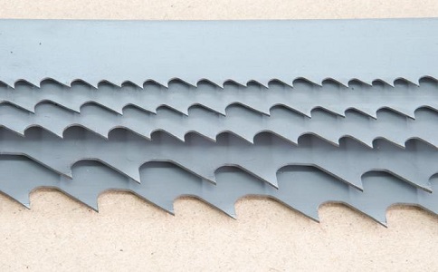 丰台带锯床上的钢丝刷，对于带锯条的重要性